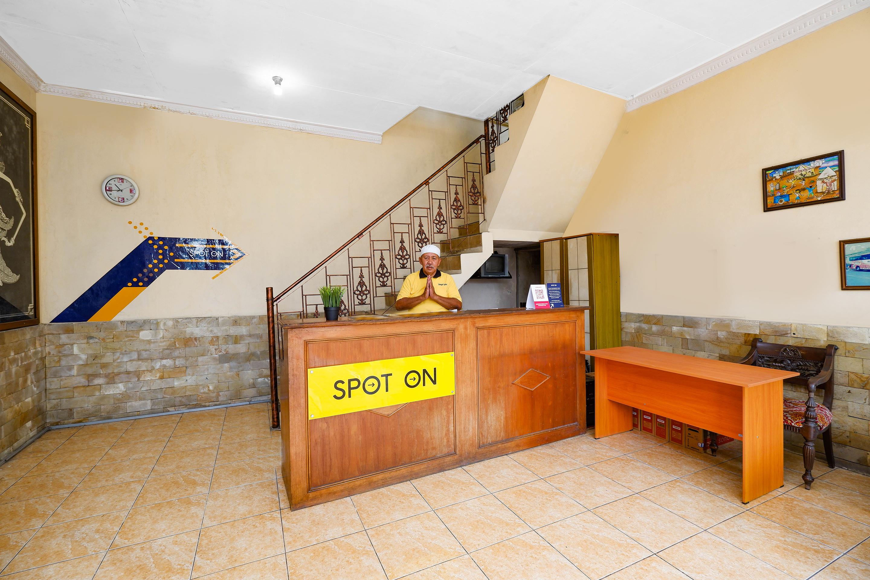 Spot On 2011 Hotel Mekar Sari Solo Esterno foto